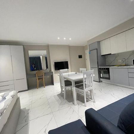 Modern Beachfront Apartments Sarandë Exteriör bild