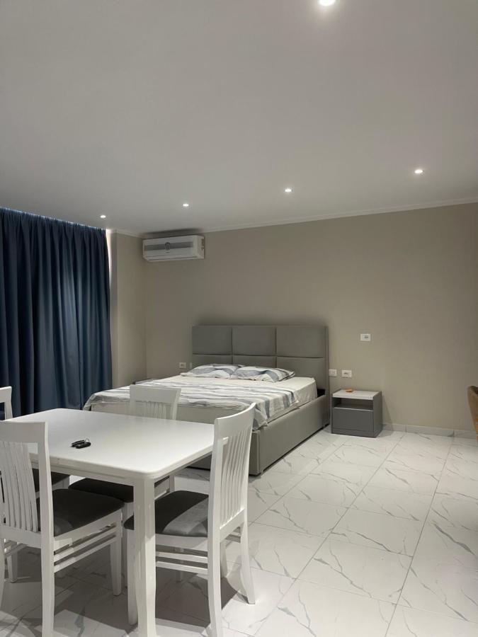 Modern Beachfront Apartments Sarandë Exteriör bild